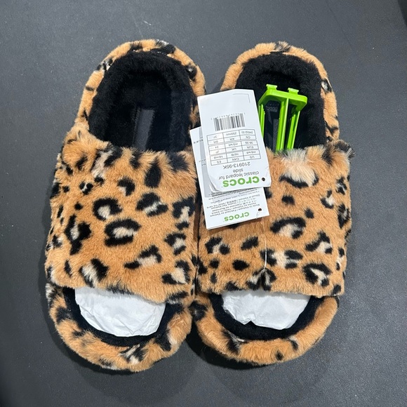 CROCS Leopard Print Fuzzy Slippers - Picture 1 of 3